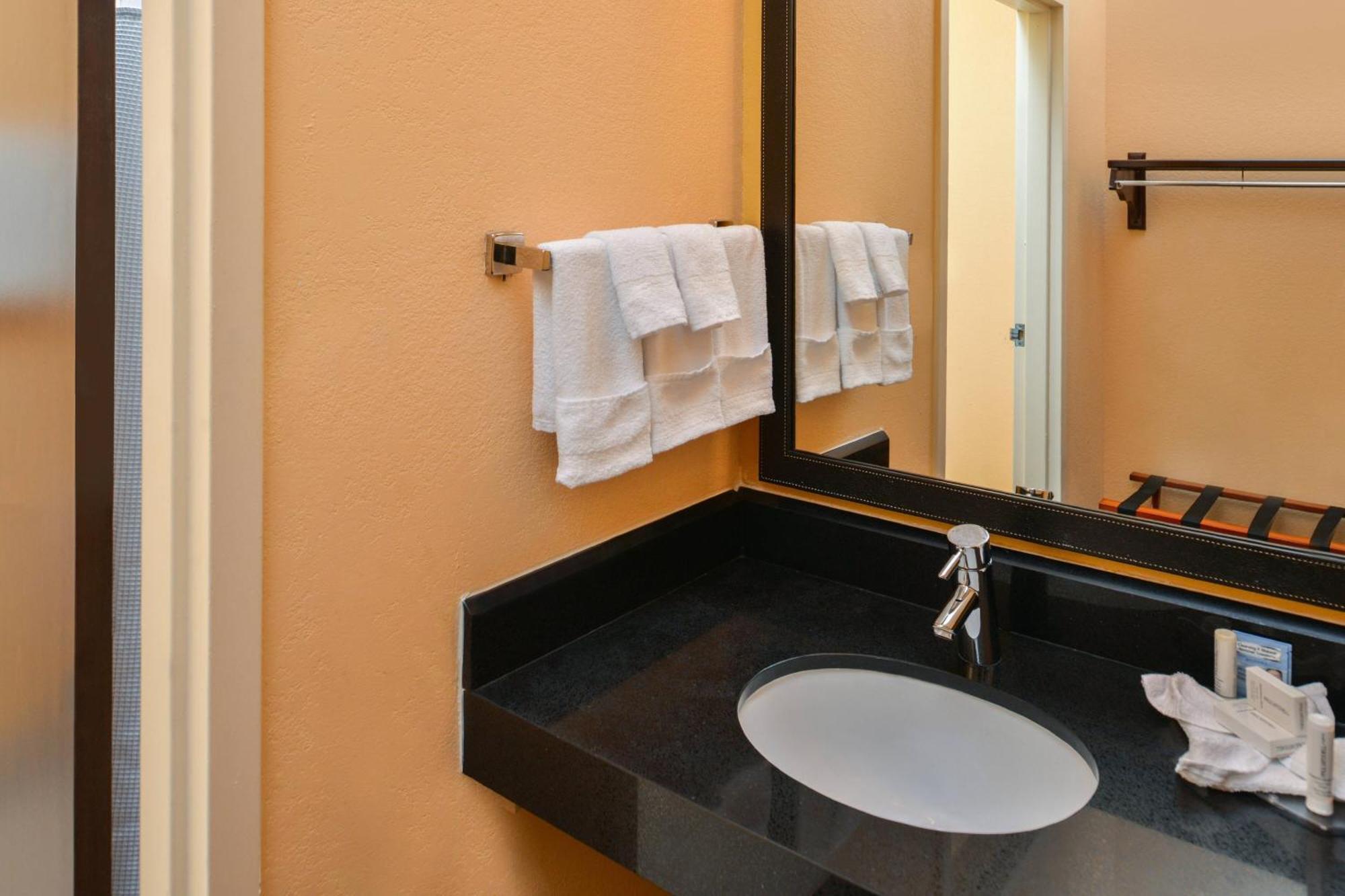 Fairfield Inn & Suites Бомонт Екстериор снимка