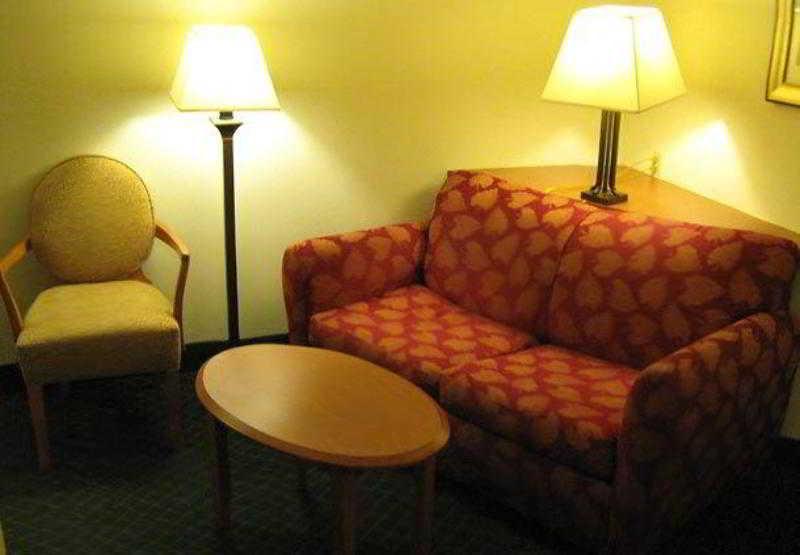 Fairfield Inn & Suites Бомонт Стая снимка